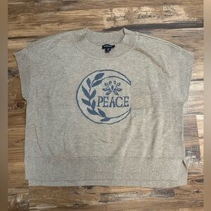 Studio Park Gray Knit Top with Blue Design